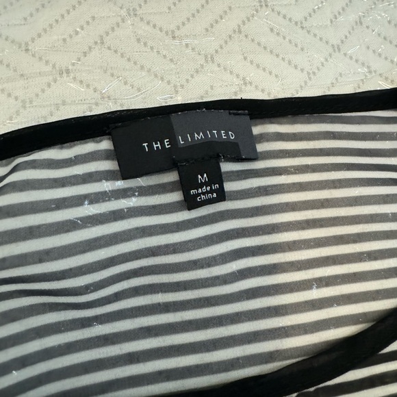 2 Medium Women’s tops - NY&CO and The Limited - Picture 4 of 4